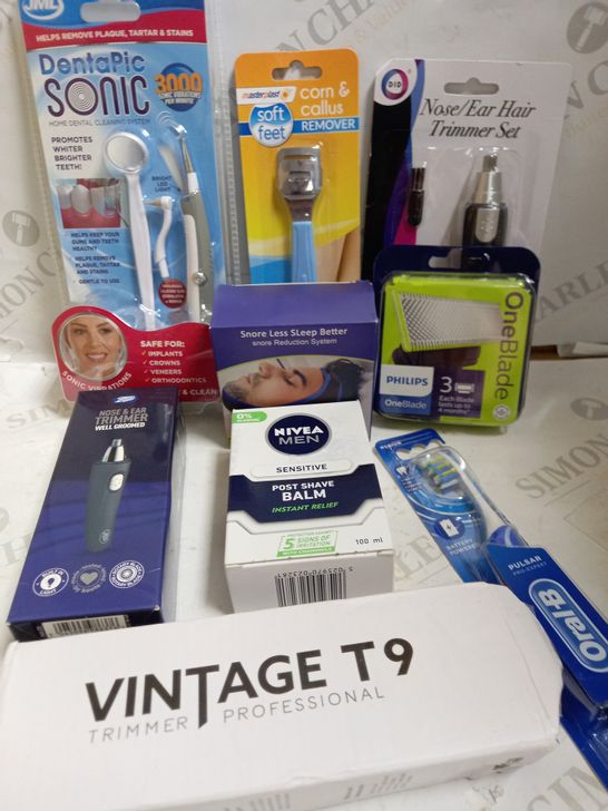 BOX OF MEN'S SELF-CARE & GROOMING PRODUCTS INCL. NOSE & EAR HAIR TRIMMER, NIVEA POST SHAVE BALM AND PHILIPS RAZOR BLADES