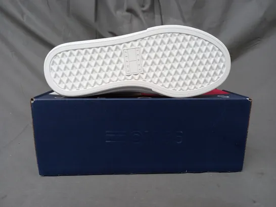 BOXED PAIR OF TOMMY JEANS SHOES IN WHITE/PINK UK SIZE 4