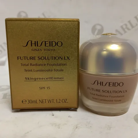 SHISEIDO FUTURE SOLUTION LX TOTAL RADIANCE FOUNDATION 30ML IN NEUTRAL 4