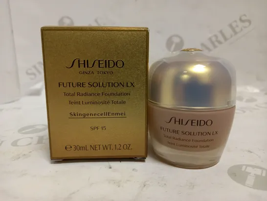 SHISEIDO FUTURE SOLUTION LX TOTAL RADIANCE FOUNDATION 30ML IN NEUTRAL 4