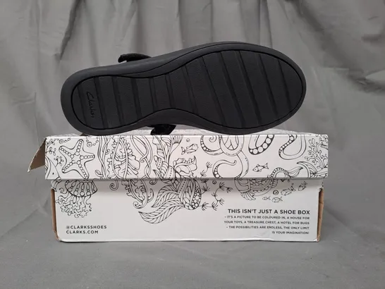 BOXED PAIR OF CLARKS ETCH FUN SHOES IN GLOSSY BLACK UK SIZE 2.5