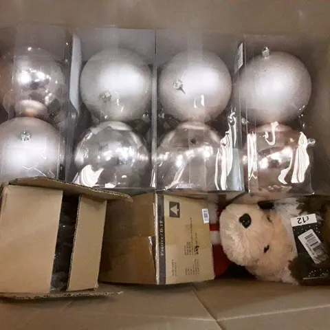 BOX CONTAINING APPROXIMATELY 9 ASSORTED BRAND NEW CHRISTMAS DECORATIONS 