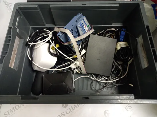 BOX TO CONTAIN APPROX. 14 X ASSORTED TECH PRODUCTS. INCLUDES CONNECTIVITY PRODUCTS, CABLES ETC 