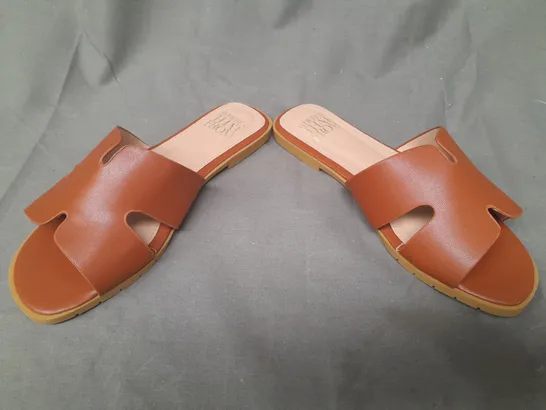 BOXED PAIR OF WHERE'S THAT FROM OPEN TOE FLAT SLIDERS IN BROWN UK SIZE 5