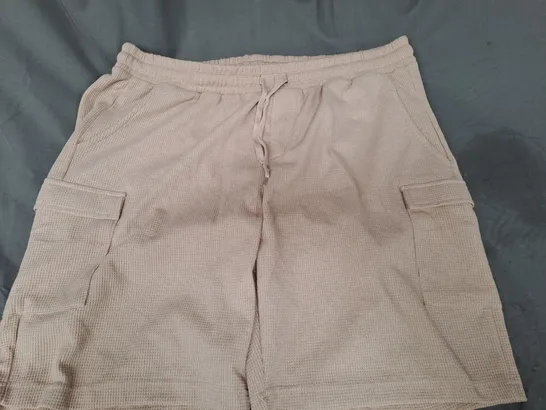 BOOHOO MAN SHORTS IN BEIGE SIZE 3XL