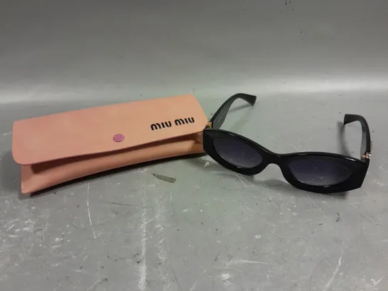 MIU MIU AE-MU09 LOGO FRAME SUNGLASSES 