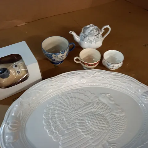 LOT OF ASSORTED HOMEWARE ITEMS TO INCLUDE PLATTERS TEA SETS AND CUPS / COLLECTION ONLY