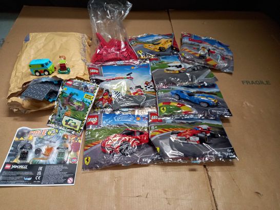 LOT OF ASSORTED LEGO ITEMS 