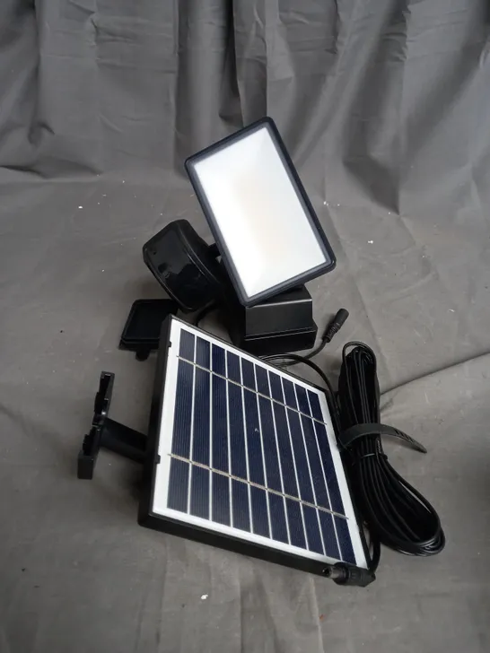 BOXED GOODHOME SOLAR LED FLOODLIGHT 