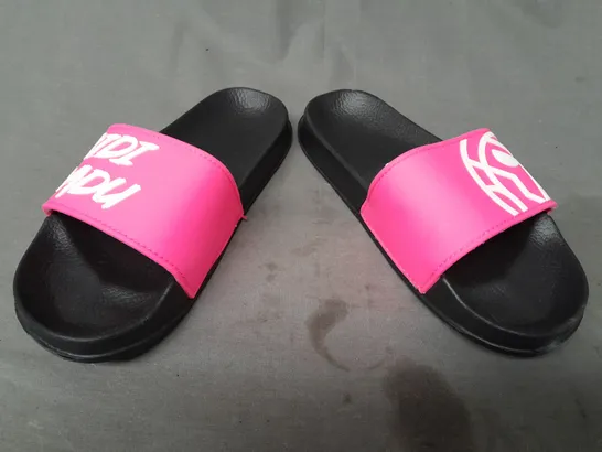 BOXED PAIR OF BIDI BADU SLIDERS IN PINK/BLACK EU SIZE 37