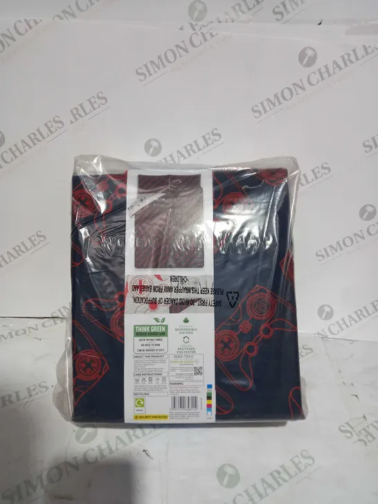 BRAND NEW BOX OF APPROX 4 BRAND NEW EASY CARE DUVET SET WITH 2 PILLOW CASES - KING SIZE