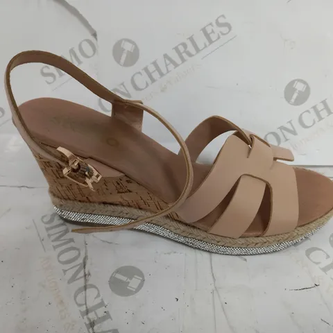 PAIR OF STUDIO HEELED OPEN TOE SANDLES IN PEACH - SIZE UNSPECIFIED