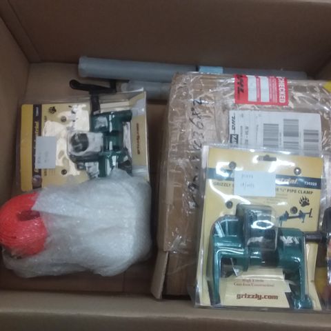 BOX OF ASSORTED ITEMS INCLUDING 3/4" PIPE CLAMP, CLARKE LASHING CLAMP AND A FLAT CHISLE
