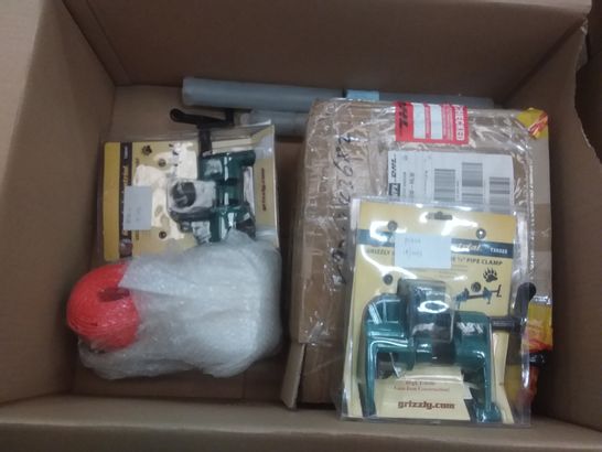 BOX OF ASSORTED ITEMS INCLUDING 3/4" PIPE CLAMP, CLARKE LASHING CLAMP AND A FLAT CHISLE
