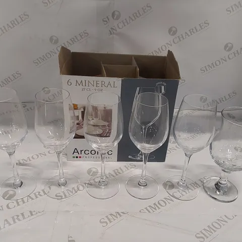 BOX OF 6x ASSORTED WINE GLASSES 