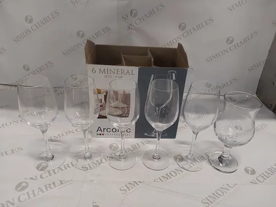 BOX OF 6x ASSORTED WINE GLASSES 