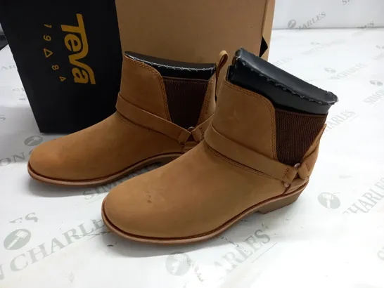 BOXED TEVA WOMENS CHELSEA BOOTS - 5