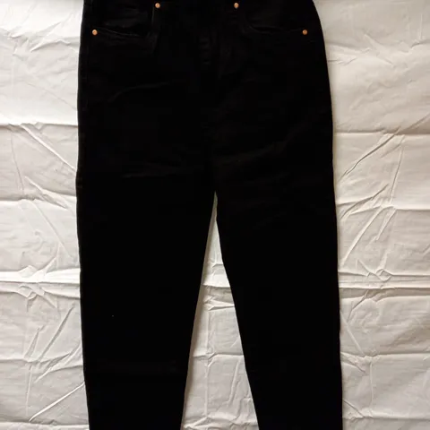 BOX OF APPROX 25 BRAND NEW COTTON:ON STRETCH MOM JEANS - BLACK SIZE AUS 6