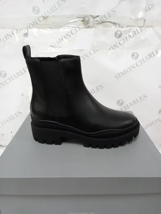 BOXED VOINIC KARSEN AMK BOOTS IN BLACK - SIZE 6