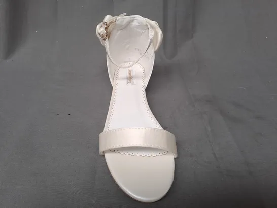 BOXED PAIR OF ANGEL'S FACE OPEN TOE BRIDAL SANDALS IN IVORY EU SIZE 35