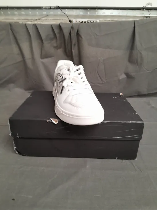 BOXED PAIR OF VERSACE JEANS COUTURE SNEAKERS WHITE SIZE 8.5