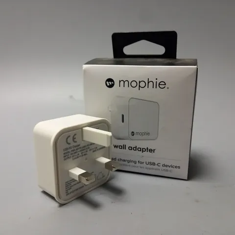 APPROXIMATELY 10 BOXED MOPHIE WALL ADAPTERS FOR USB-C