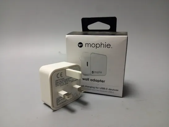 APPROXIMATELY 10 BOXED MOPHIE WALL ADAPTERS FOR USB-C