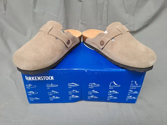 BOXED PAIR OF BIRKENSTOCK BOSTON BS SHOES IN GREY-GREEN UK SIZE 3