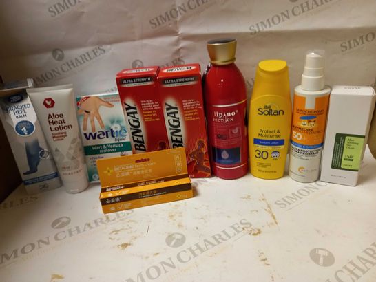 LOT OF APPROX 10 ASSORTED HEALTH & BEAUTY ITEMS TO INCLUDE SOOTHING MASSAGE LOTION, ALOE SUN CREAM, WART&VERRUCA REMOVER, ETC