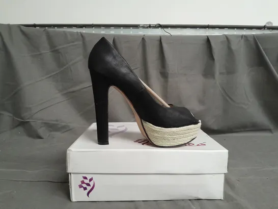 APPROXIMATELY 10 BOXED PAIR OF BLACK HEELED OPEN TOE SHOES IN VARIOUS SIZES TO INCLUDE SIZE 38EU 