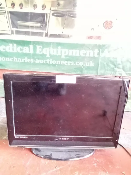 E-MOTION 26" LCD TV 