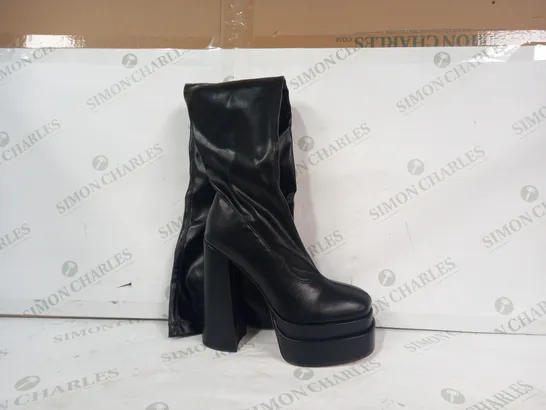 BOXED PAIR OF KOI HIGH PLATFORM BLOCK HEEL THIGH HIGH BOOTS IN BLACK SIZE 6