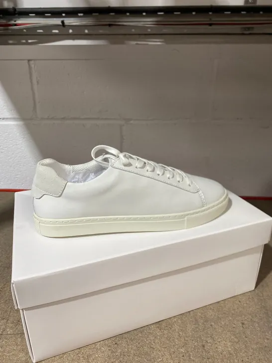 BOXED PAIR OF REISS BELLA WHITE SHOES SIZE 40