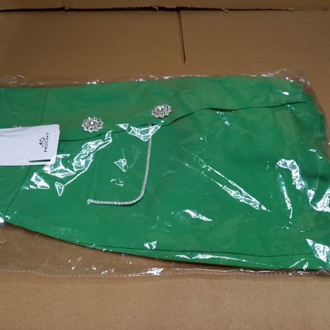 PACKAGED MOOCHY VIBRANT GREEN/GEM BUTTON DETAILED SHORTS - LARGE