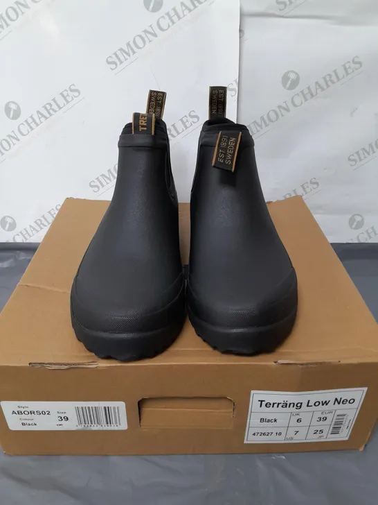 TRETORN TERRANG LOW NEO BLACK RUBBER BOOTS SIZE 6