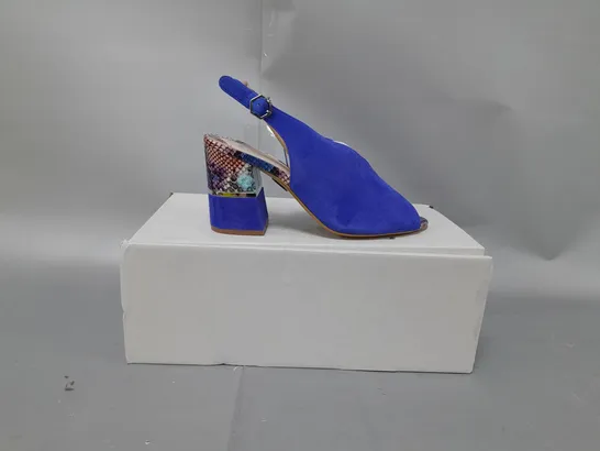 BOXED PAIR OF MODA IN PELLE SLINGBACK SHOES IN COLBALT BLUE - UK SIZE 7