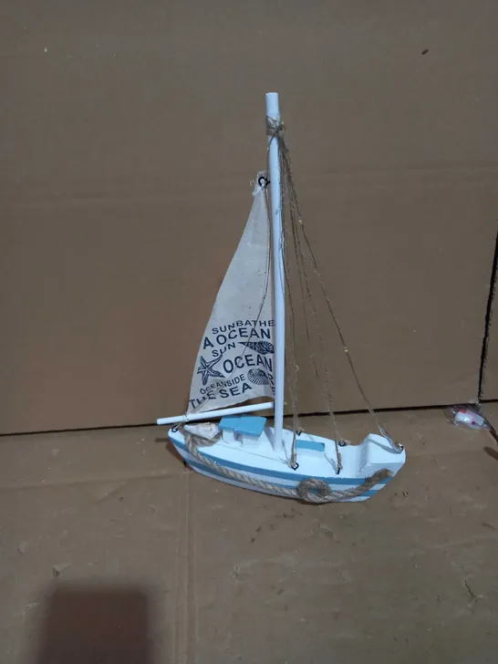 BOAT WITH SAIL ORNAMENT 