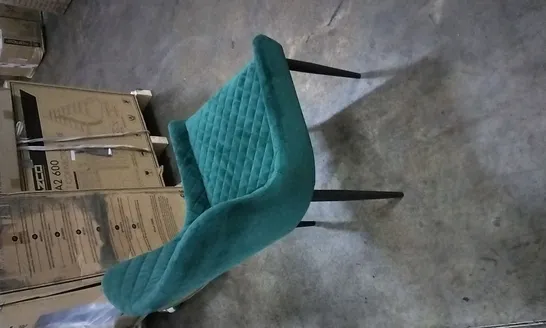 DESIGNER EMERALD GREEN PLUSH PILLOWED FABRIC CHAIR 