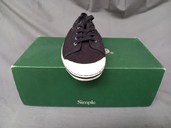 BOXED PAIR OF SIMPLE SATIRE CANVAS SNEAKERS IN BLACK SIZE 4