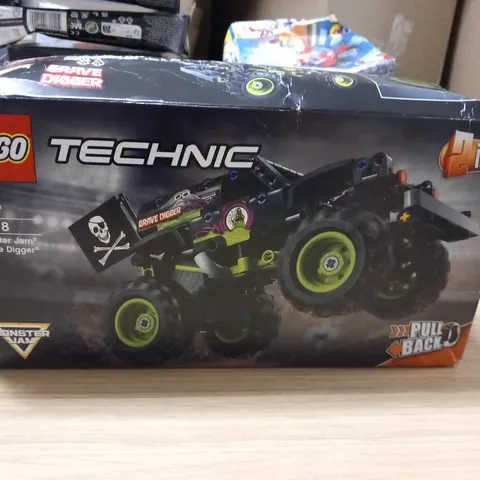 BOXED LEGO TECHNIC 42118 MONSTER JAM GRAVE DIGGER