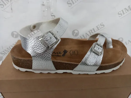 BOXED BONOVA SANDALS IN SILVER AND WHITE COLOUR SIZE 6