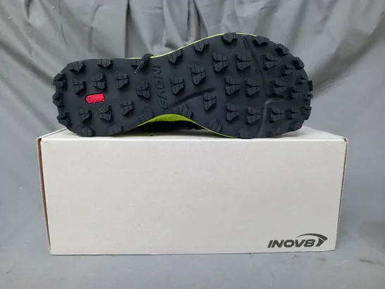 BOXED PAIR OF INOV8 ROCLITE GTX SHOES IN DARK OCEAN/BLACK/LIME UK SIZE 13