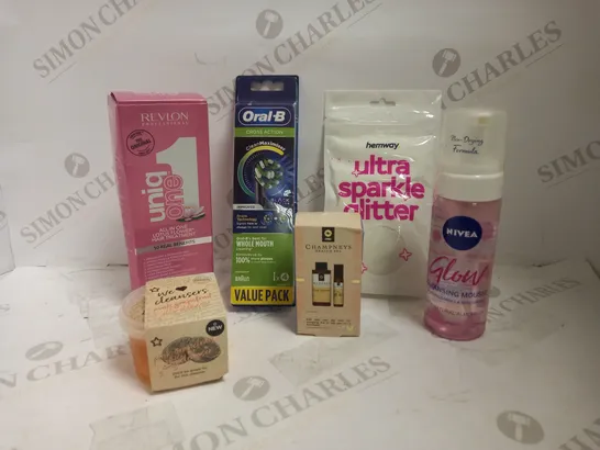 LOT OF APPROXIMATELY 20 ASSORTED HEALTH & BEAUTY ITEMS, TO INCLUDE LOTUS HAIR TREATMENT, CHAMPNEY'S AWAKENING DUO, NIVEA GLOW MOUSSE, ETC