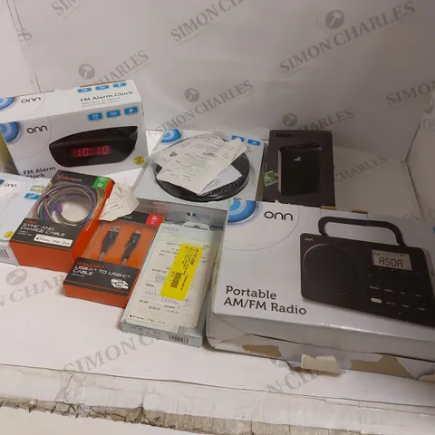 BOX OF ASSORTED ELECTRICAL ITEMS TO INCLUDE CLOCKS, POWER BANKS AND USB CABLES