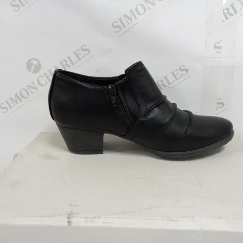 5 BOXED PAIRS OF LILLEY BLOCK HEEL BOOTS IN BLACK VARIOUS SIZES TO INCLUDE SIZES 5, 6, 7