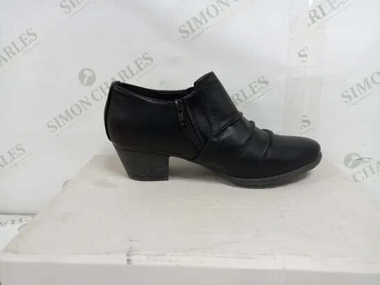 5 BOXED PAIRS OF LILLEY BLOCK HEEL BOOTS IN BLACK VARIOUS SIZES TO INCLUDE SIZES 5, 6, 7