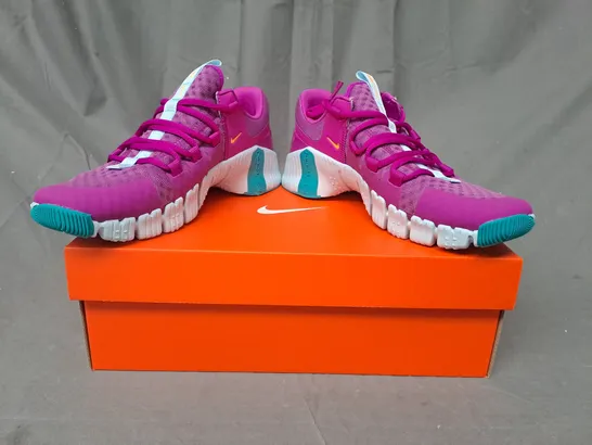 BOXED PAIR OF NIKE FREE METCON 5 SHOES IN VIOLET UK SIZE 5