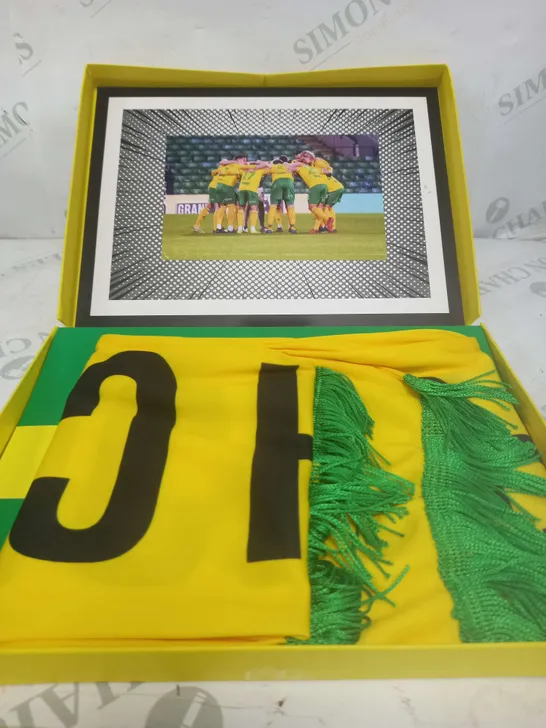 NORWICH CITY CFC SCARF BOX