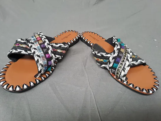 BOXED PAIR OF MARQUIIZ OPEN TOE CROSS-OVER FLAT SANDALS IN MULTICOLOUR W. STUDS EU SIZE 38