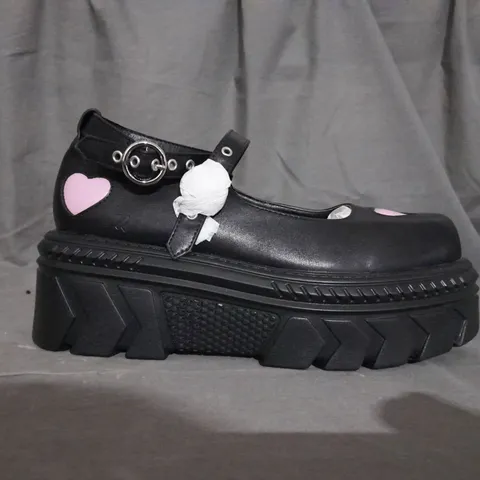 PAIR OF KOI HEART STOMPERS IN BLACK SIZE 6